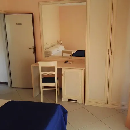 Elizabeth Marina di Pietrasanta